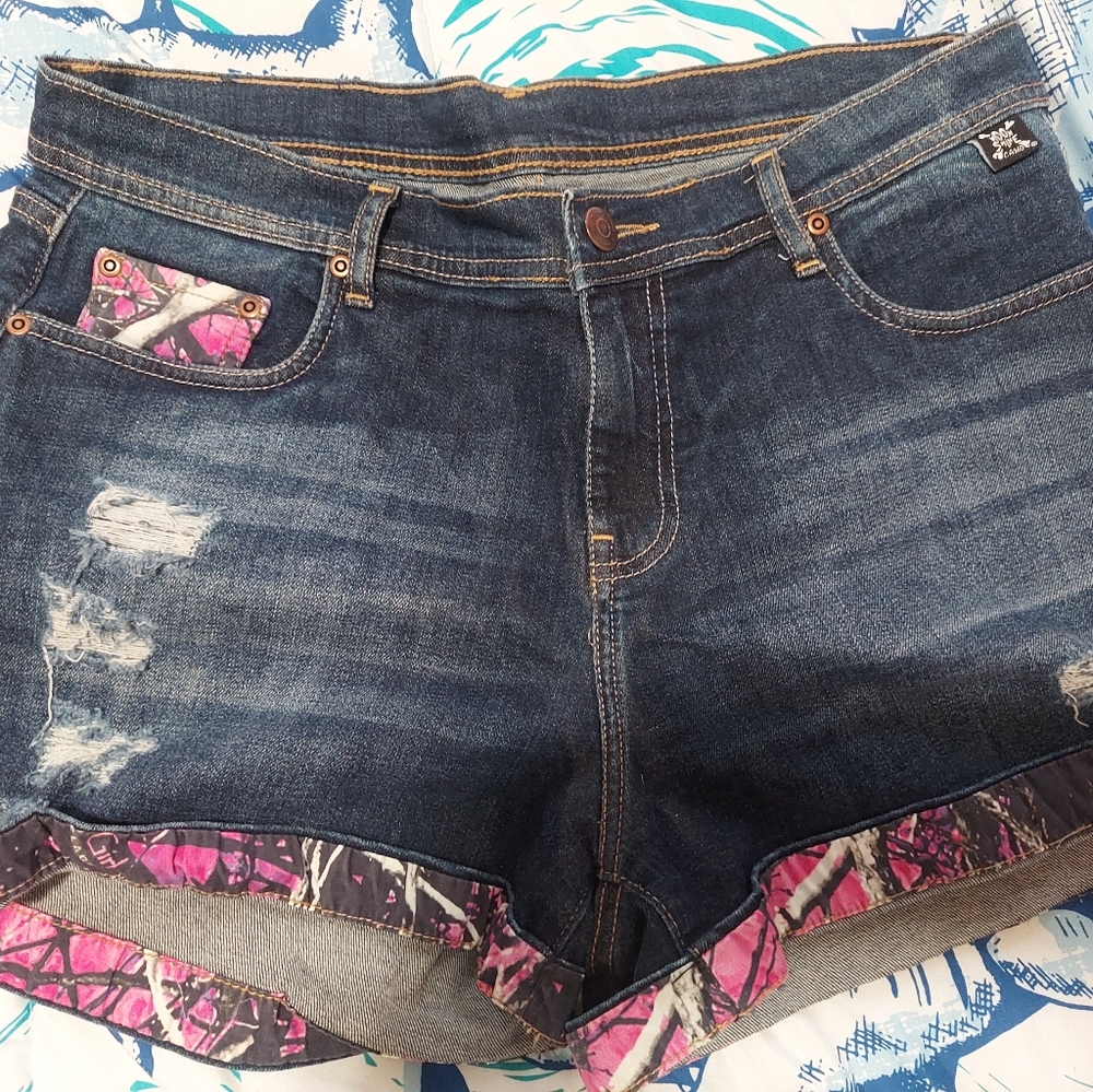 Muddy Girl Shorts